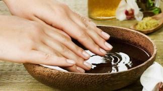 Укрепляющие ванночки для ногтей в домашних условиях: рецепты, правила проведения